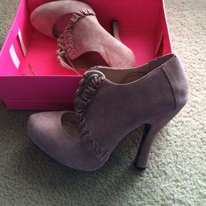 !!REDUCED!! Suede Pink stylish new Betsy Johnson's